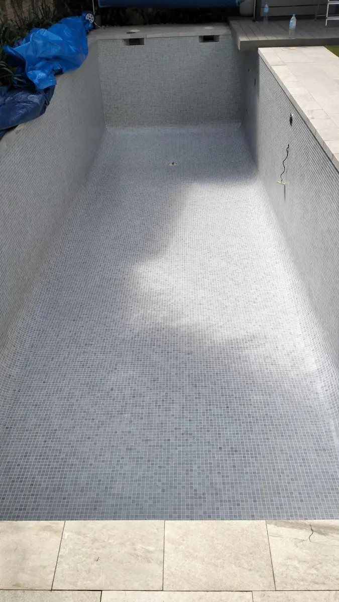 Trabajo de cambio de borada en una piscina